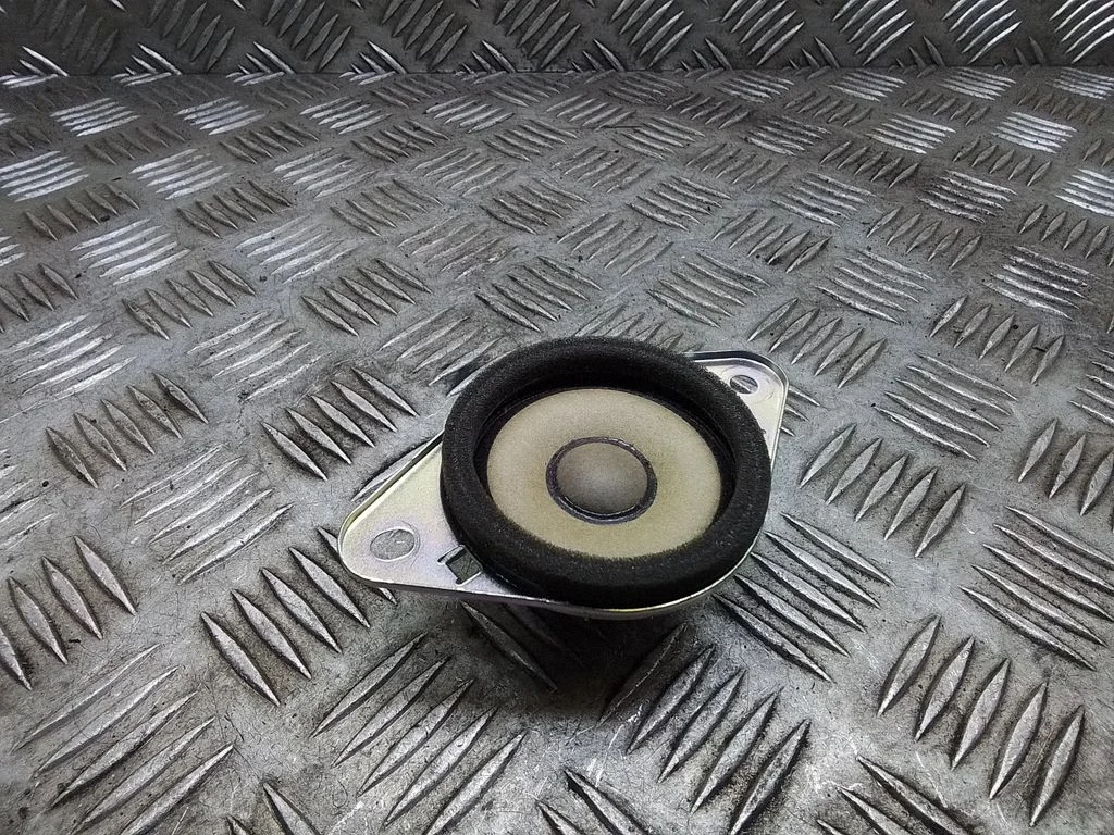 Panel speaker – Toyota Prius+ (ZVW40) (2011-2018)