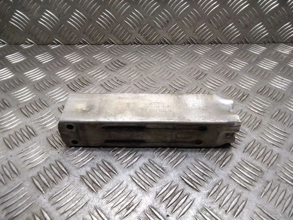 Esistange löögisummuti – Audi A6 Allroad C6 (2006-2011)