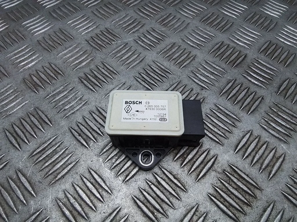ESP (stabilitātes sistēmas) sensors (paātrinājuma sensors) – Nissan Qashqai+2 (2010-2014)