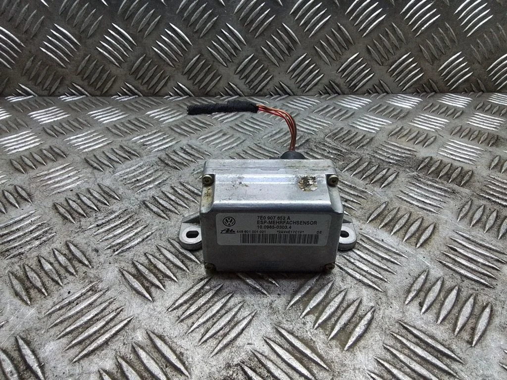 ESP (stabilitātes sistēmas) sensors (paātrinājuma sensors) – Volkswagen Touareg I (2002-2010)