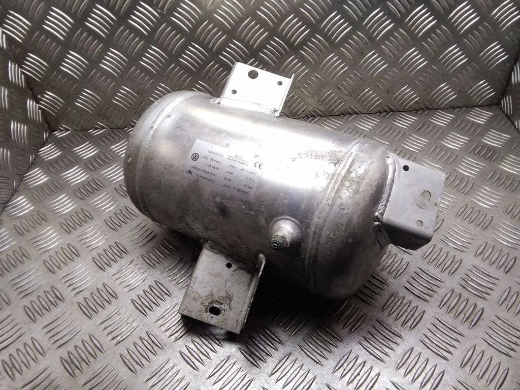 Vacuum air tank – Volkswagen Phaeton (2002-2016)