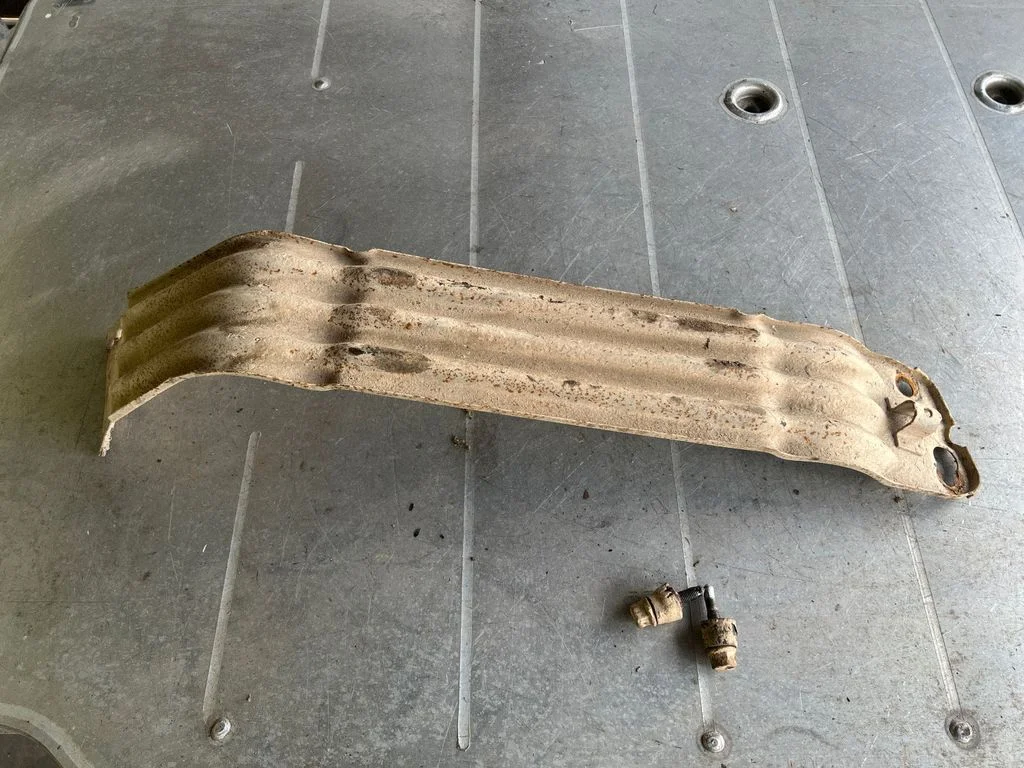 Spare wheel mounting bracket – Volkswagen Transporter - Caravelle T4 (1991-2003)