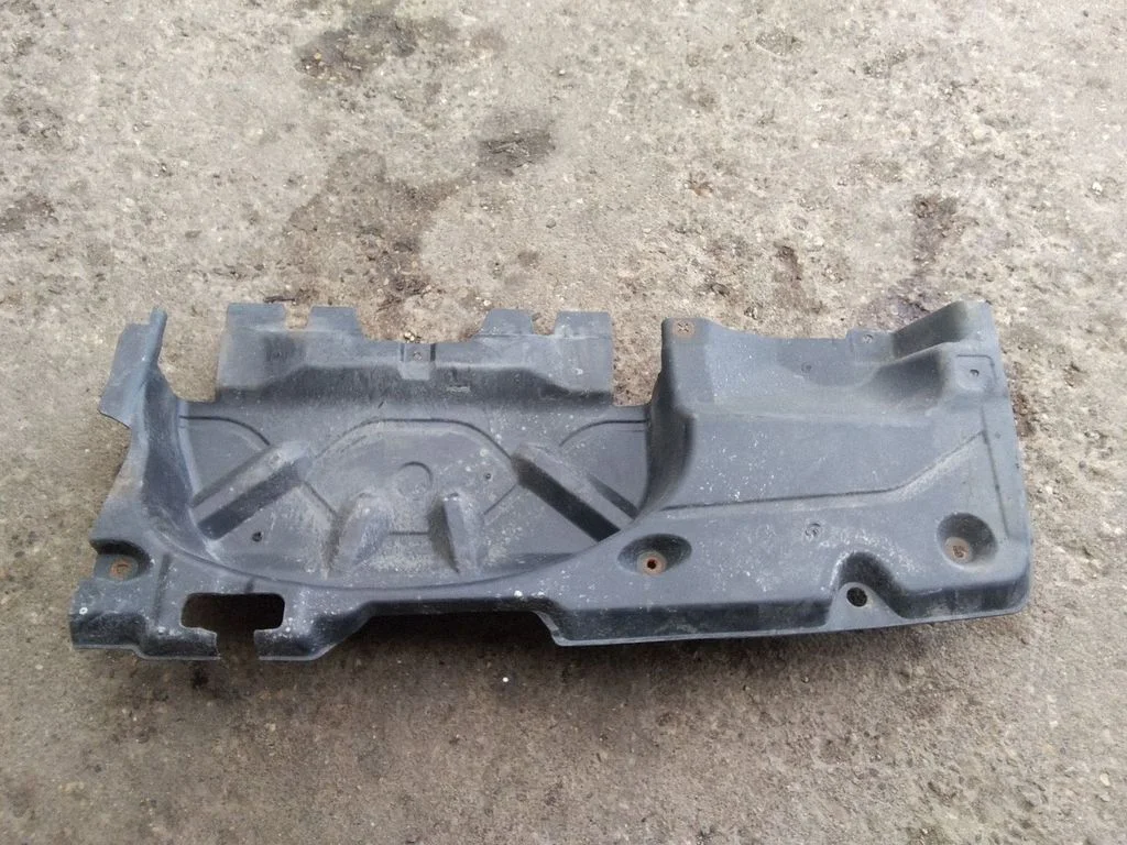 Bagāžnieka apakšas aizsargs – Volkswagen Multivan T5 (2003-2015)