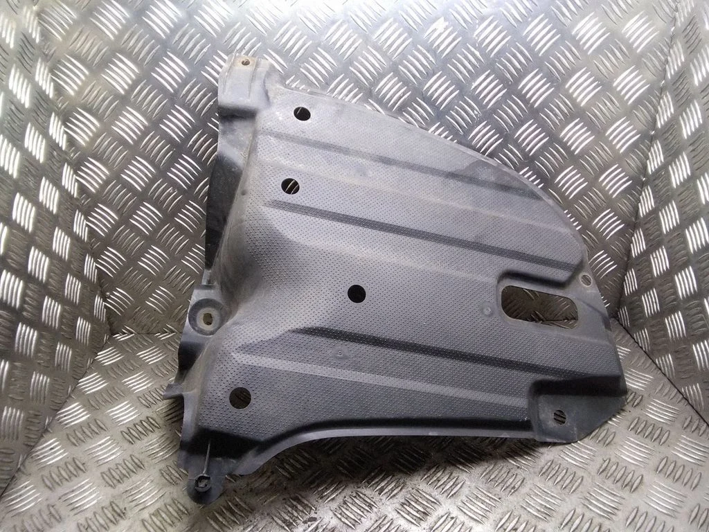 Tagumise kaitseraua põhjakaitse – Toyota Avensis T250 (2003-2006)