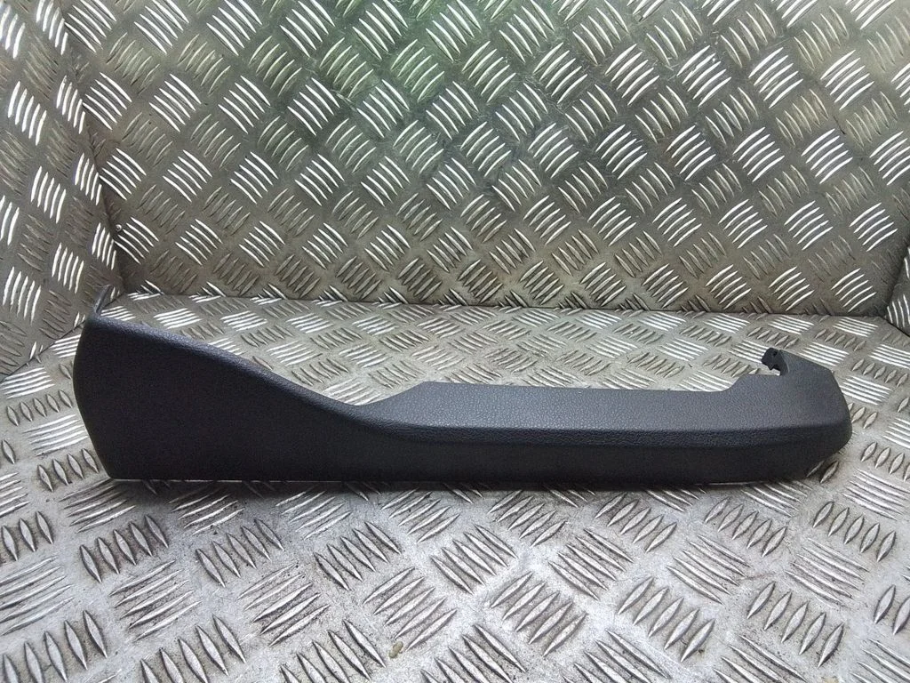 Esimese kõrvalistuja istme siini kate – BMW 5-seeria F10 F11 (2009-2016)