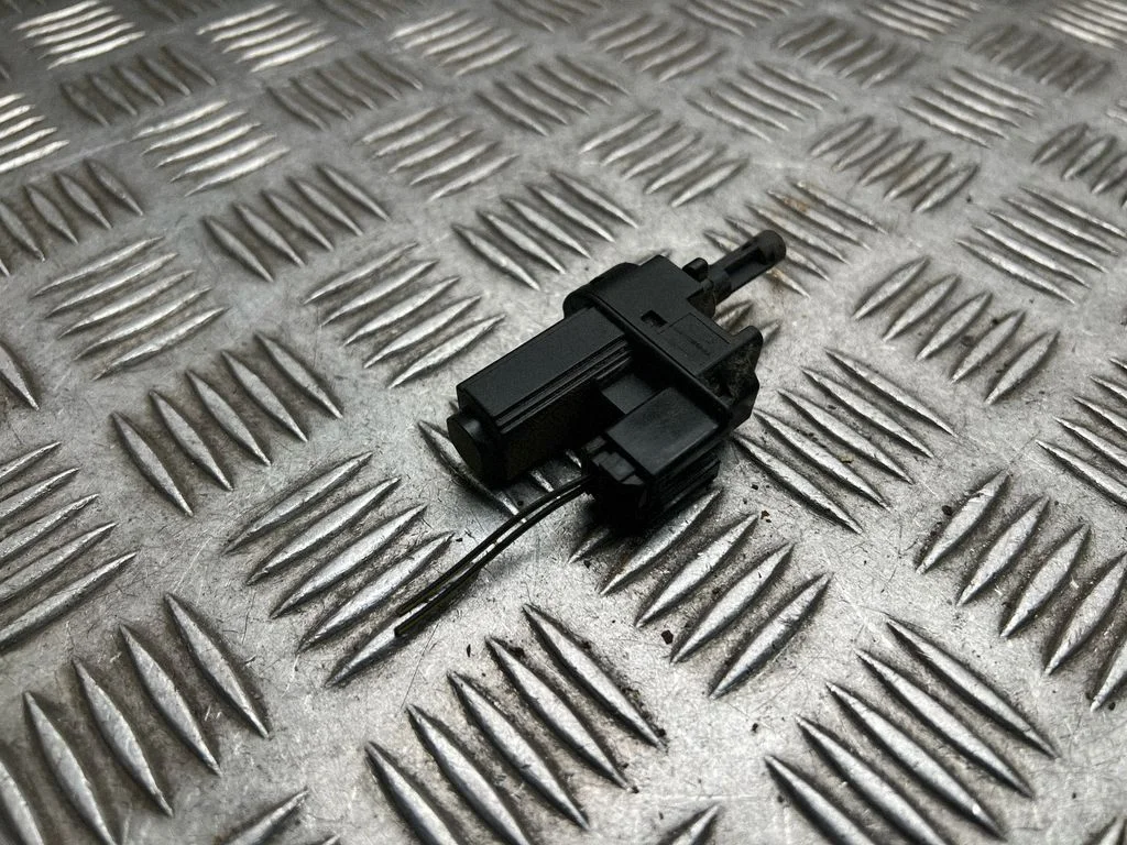 Clutch pedal sensor – Ford Transit - Tourneo Connect (2009-2013)