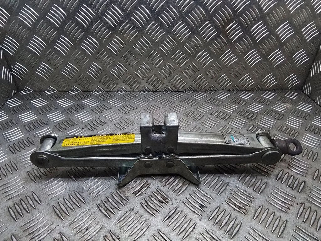 Lift Jack – Toyota Corolla Verso E121 (2001-2004)