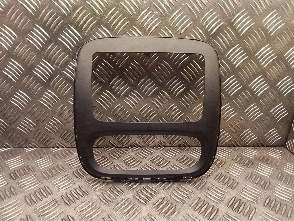 Radio/GPS head unit trim – Opel Vivaro (2014-2018)