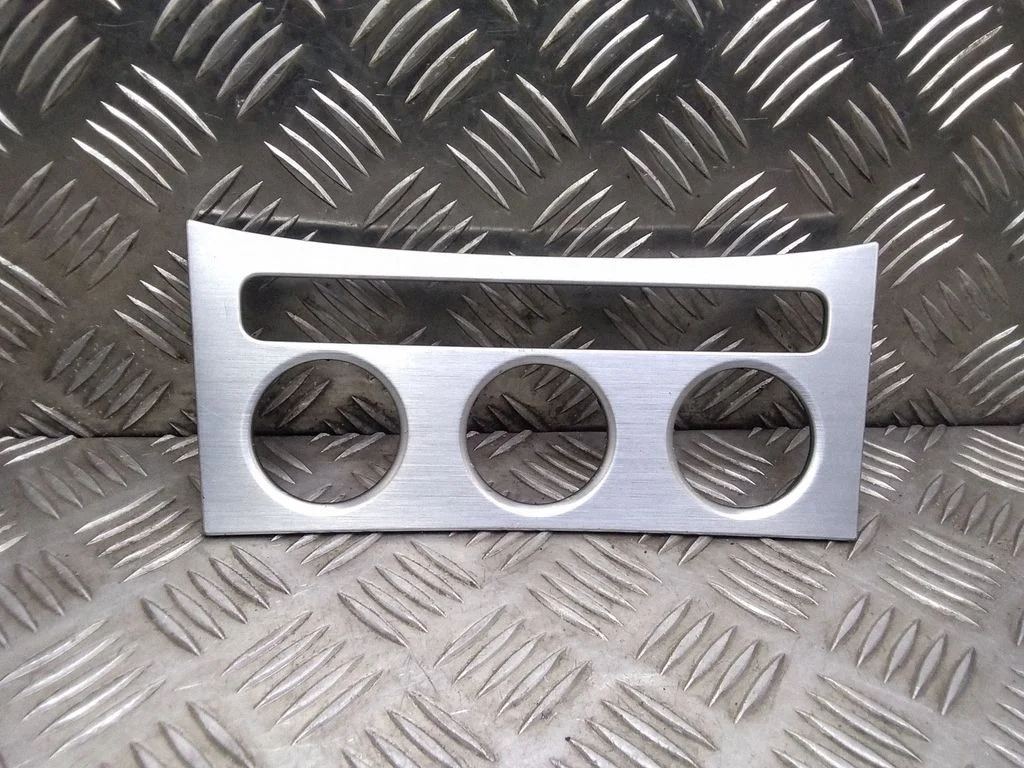 Climate control/heater control trim – Volkswagen Passat B5.5 (2001-2005)