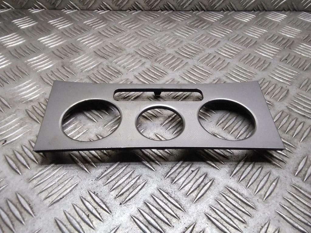 Climate control/heater control trim – Volkswagen Passat B5.5 (2001-2005)
