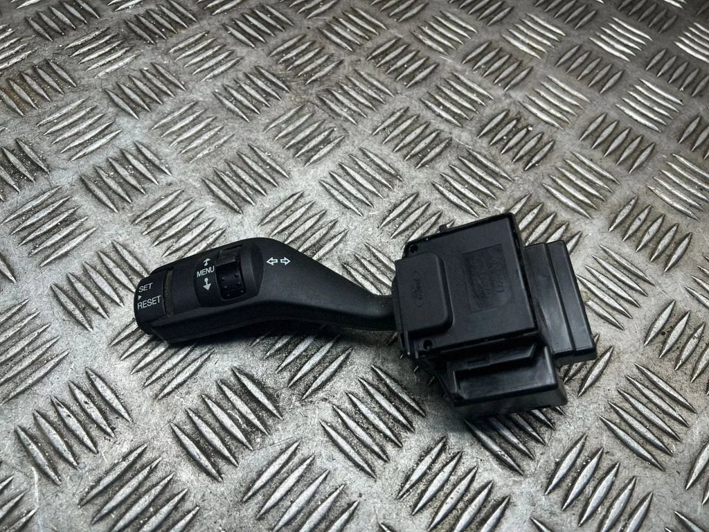 Pagriezienu/gaismu svira – Ford Transit - Tourneo Connect (2009-2013)