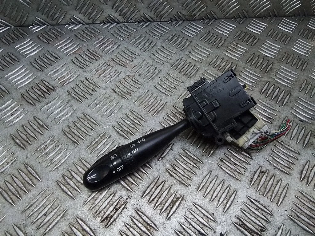 Indicator stalk – Toyota Corolla Verso E121 (2001-2004)