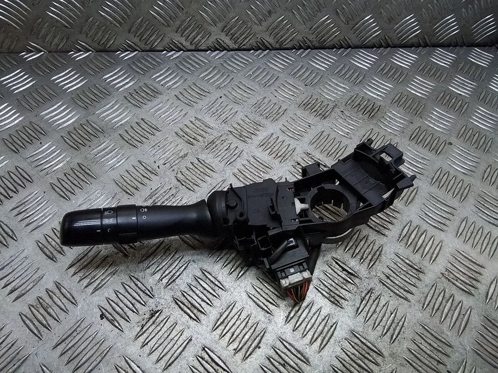 Indicator stalk – Toyota Prius (XW20) (2003-2009)
