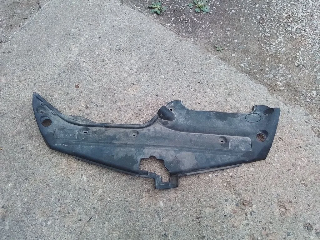 Radiator trim – Toyota Prius (XW20) (2003-2009)