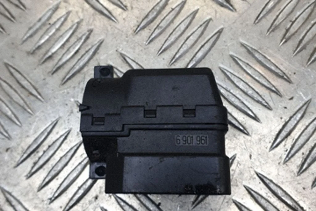 Süüteluku kontaktid – BMW 3-seeria E46 (1998-2005)