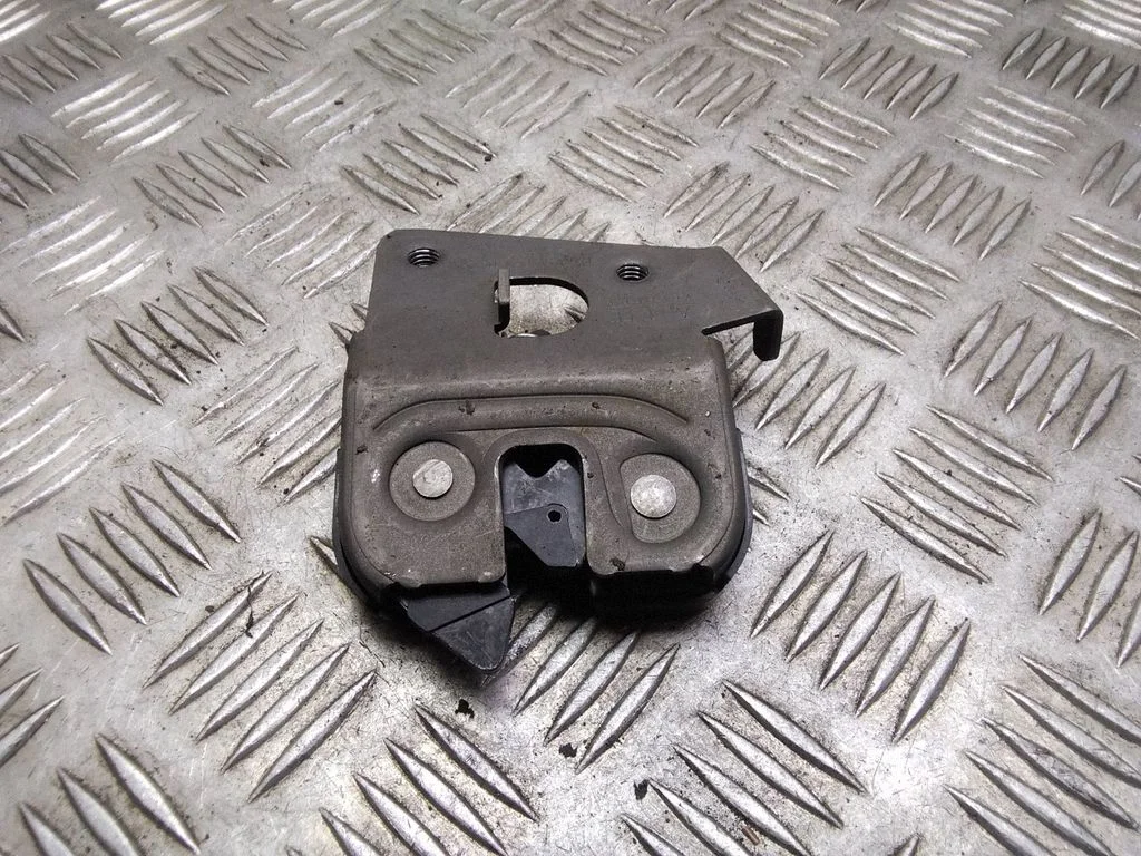 Sēdekļa atzveltnes fiksators – BMW 5. sērija E60 E61 (2004-2010)