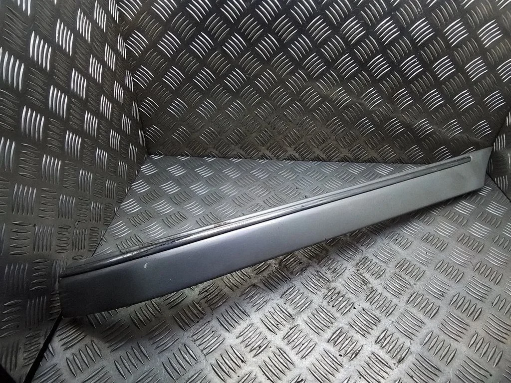 Rear bumper trim bar molding – Mercedes-Benz C-Class W203 (2000-2007)
