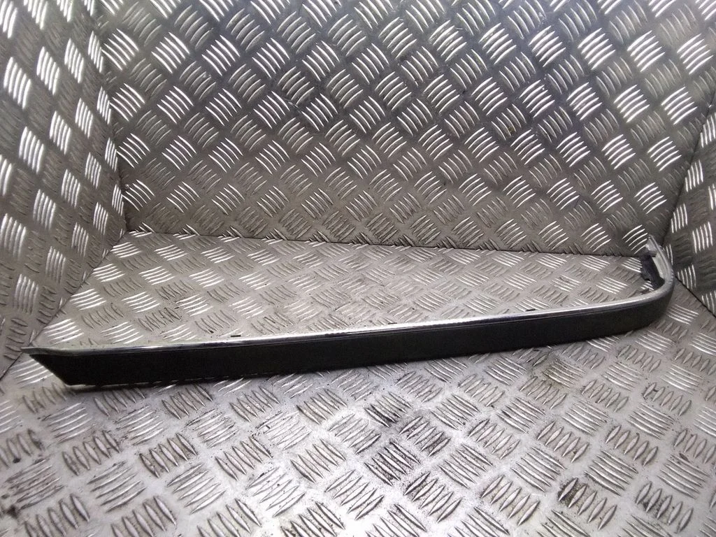 Rear bumper trim bar molding – BMW 5 Series E39 (1996-2003)