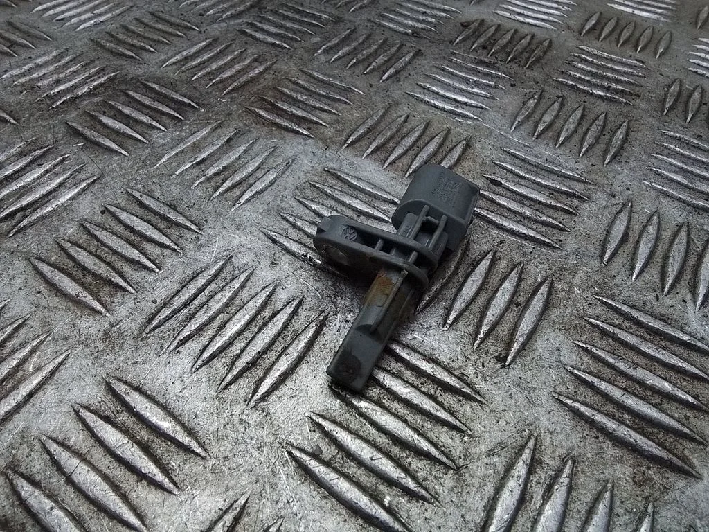 Aizmugurējais bremžu ABS devējs WHT003856A