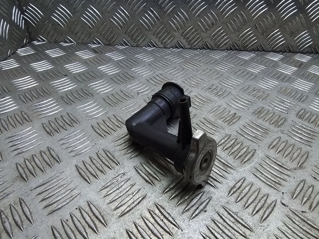 Other engine bay part – Toyota Prius (XW20) (2003-2009)