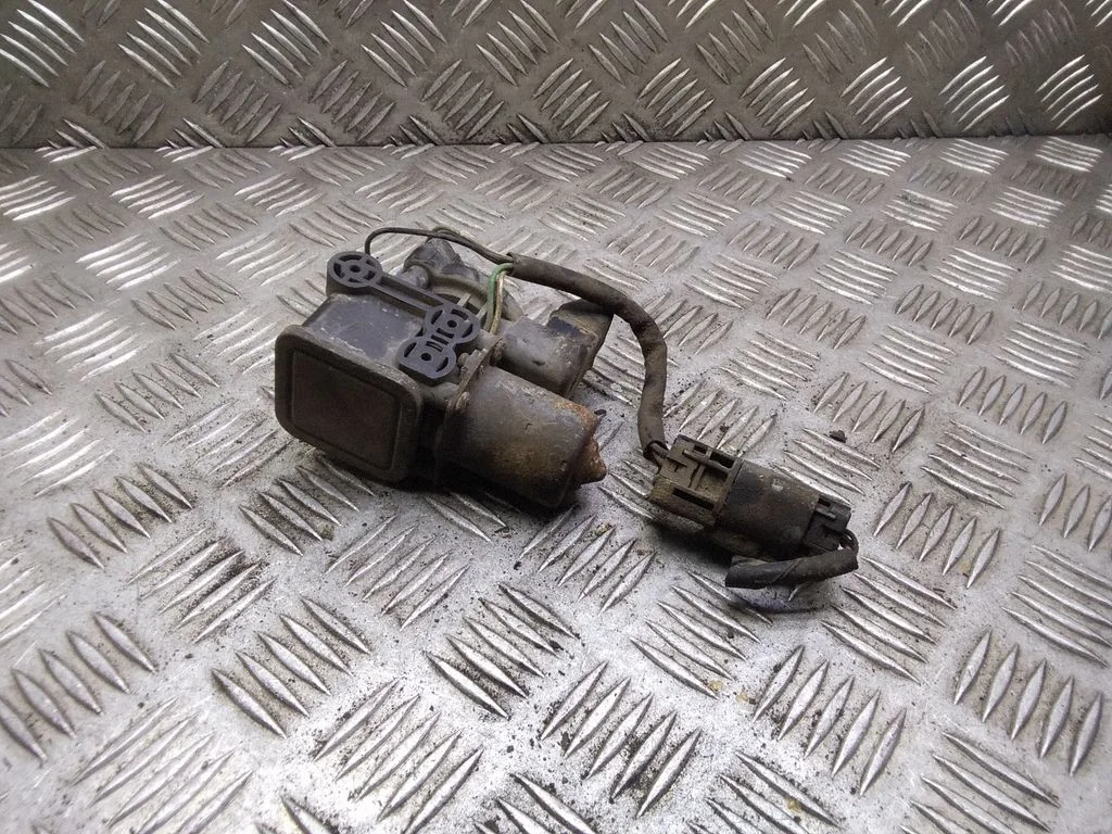 Other engine bay part – Subaru Legacy (1999-2003)