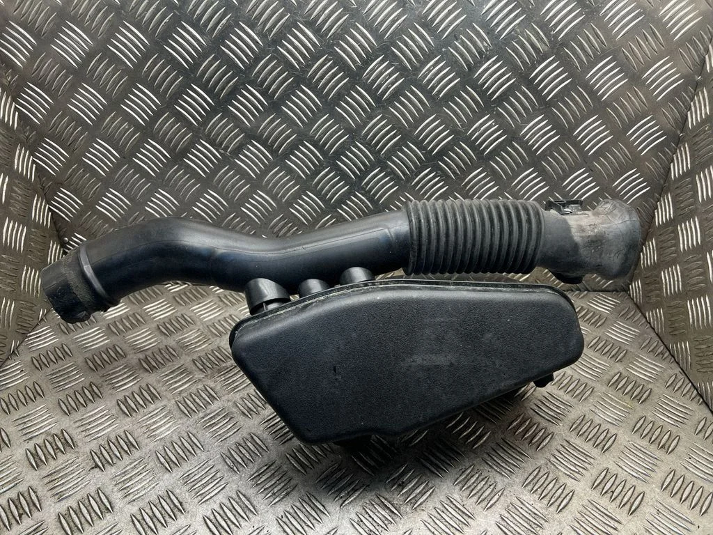 Ieplūdes rezonators – Toyota Prius (XW30) (2009-2015)