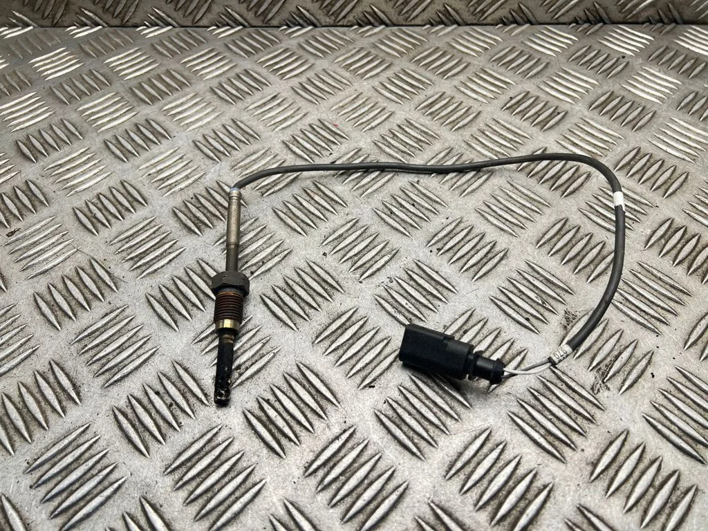 Exhaust gas temperature sensor 070906088R