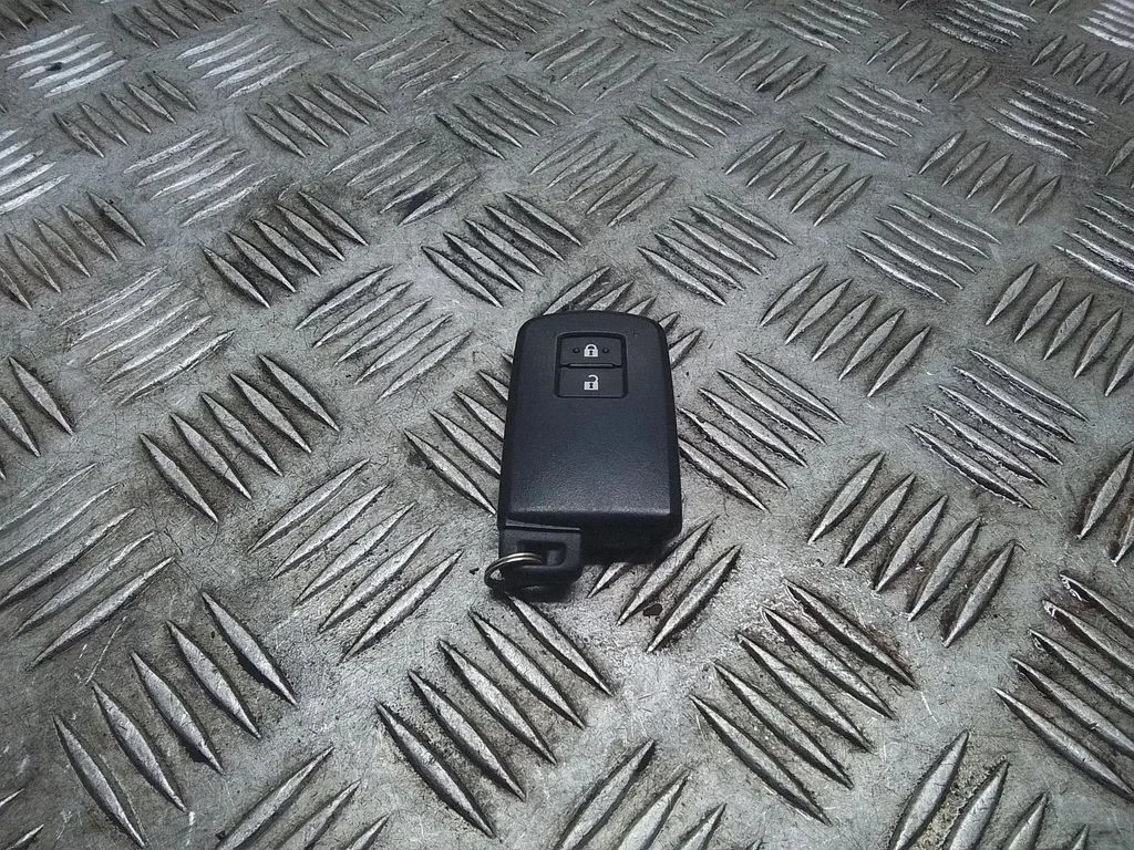 Ignition key/card – Toyota Prius+ (ZVW40) (2011-2018)