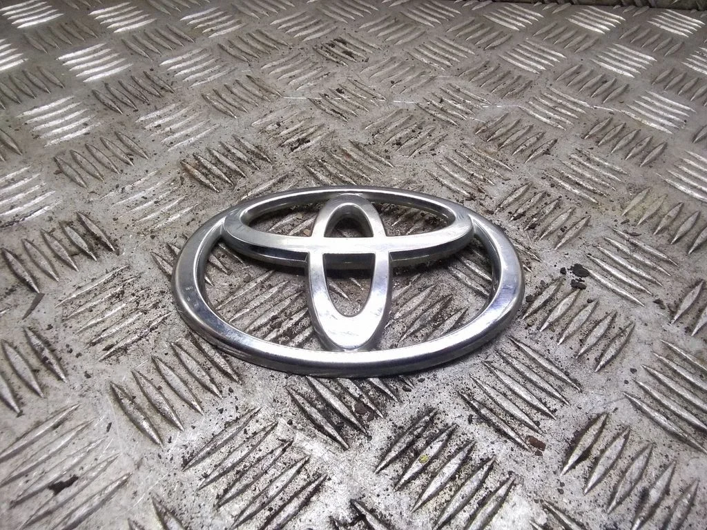 Ražotāja emblēma/modeļa burti – Toyota Corolla Verso AR10 (2004-2009)