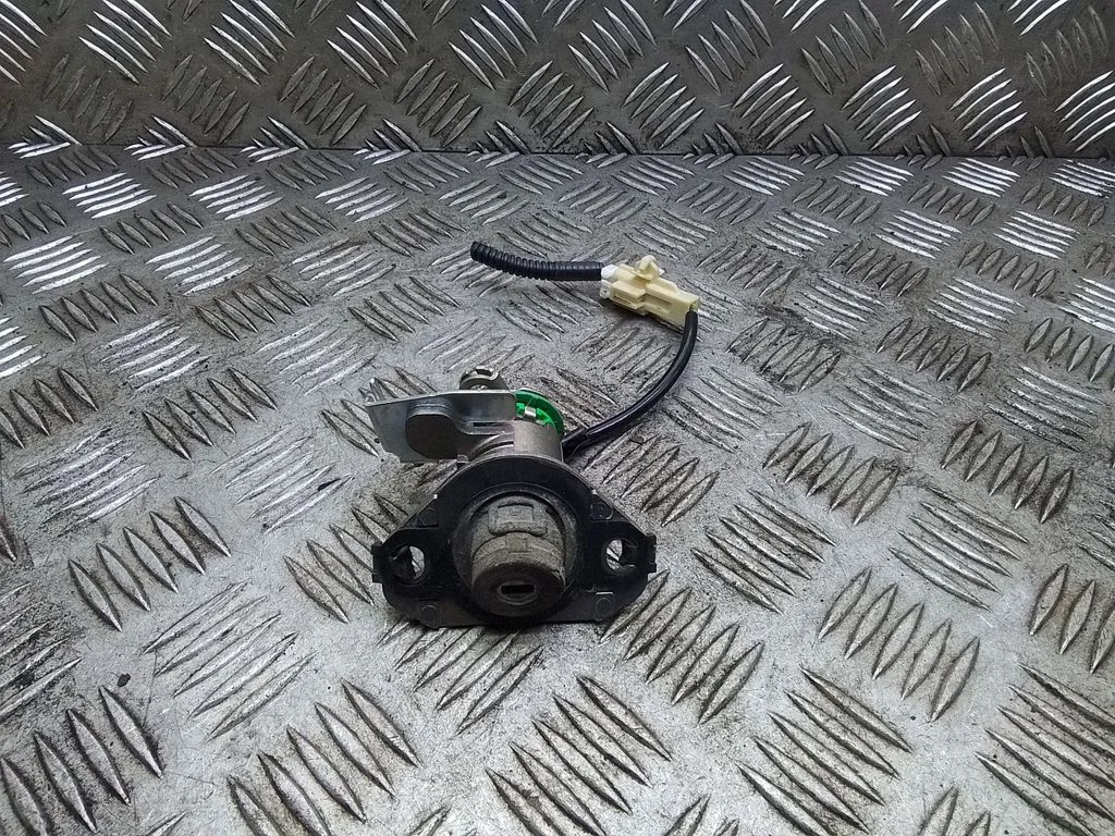 Tailgate exterior lock – Lexus IS 220D-250-350 (2006-2013)