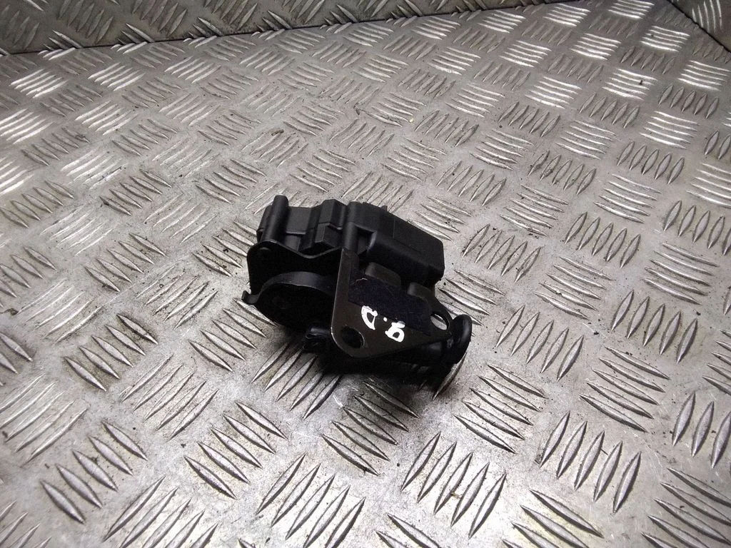 Virsbūves stikla (ventilācijas) atvēršanas motoriņš 7M0847080