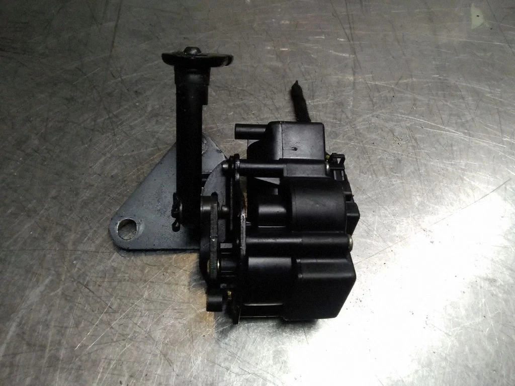 Virsbūves stikla (ventilācijas) atvēršanas motoriņš 7M0847080