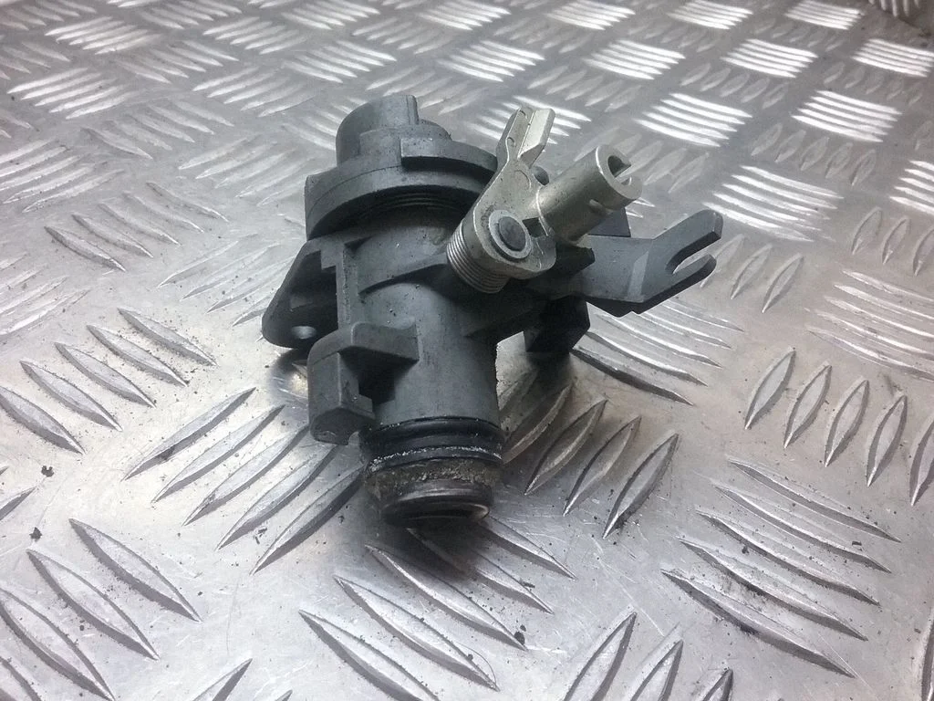 Tagaluugi väline lukk – Audi A4 S4 B7 8E 8H (2005-2008)