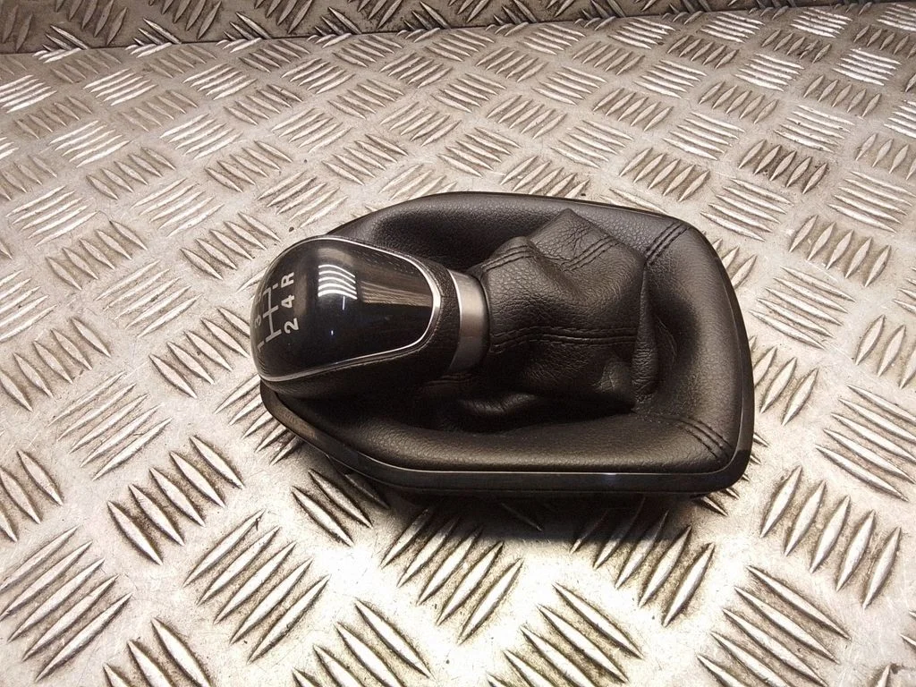 Gear lever shifter trim leather/knob – Ford Fiesta (2017-)