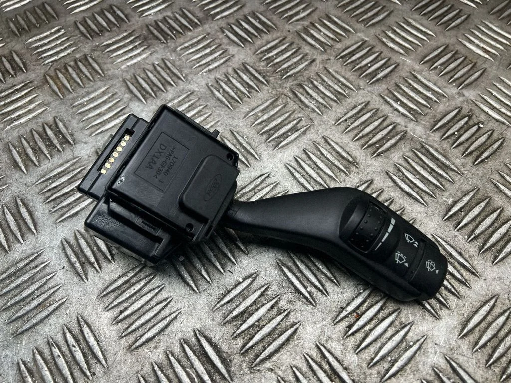 Klaasipuhastite hoob – Ford Transit - Tourneo Connect (2009-2013)