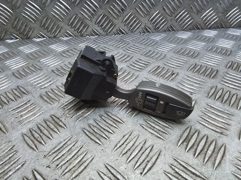 Klaasipuhastite hoob – BMW 7-seeria E65 E66 (2001-2008)