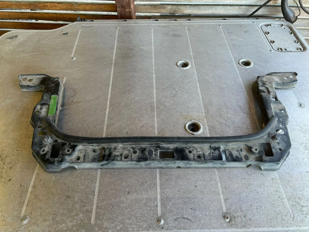 Radiatoru paneļa augšējā daļa 3002243900