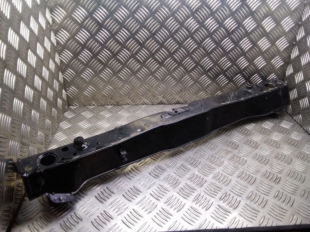 Top upper radiator support slam panel – Toyota Corolla Verso AR10 (2004-2009)