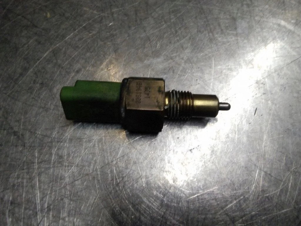 Atpakaļgaitas slēdzis (sensors) – Renault Megane II (2002-2005)