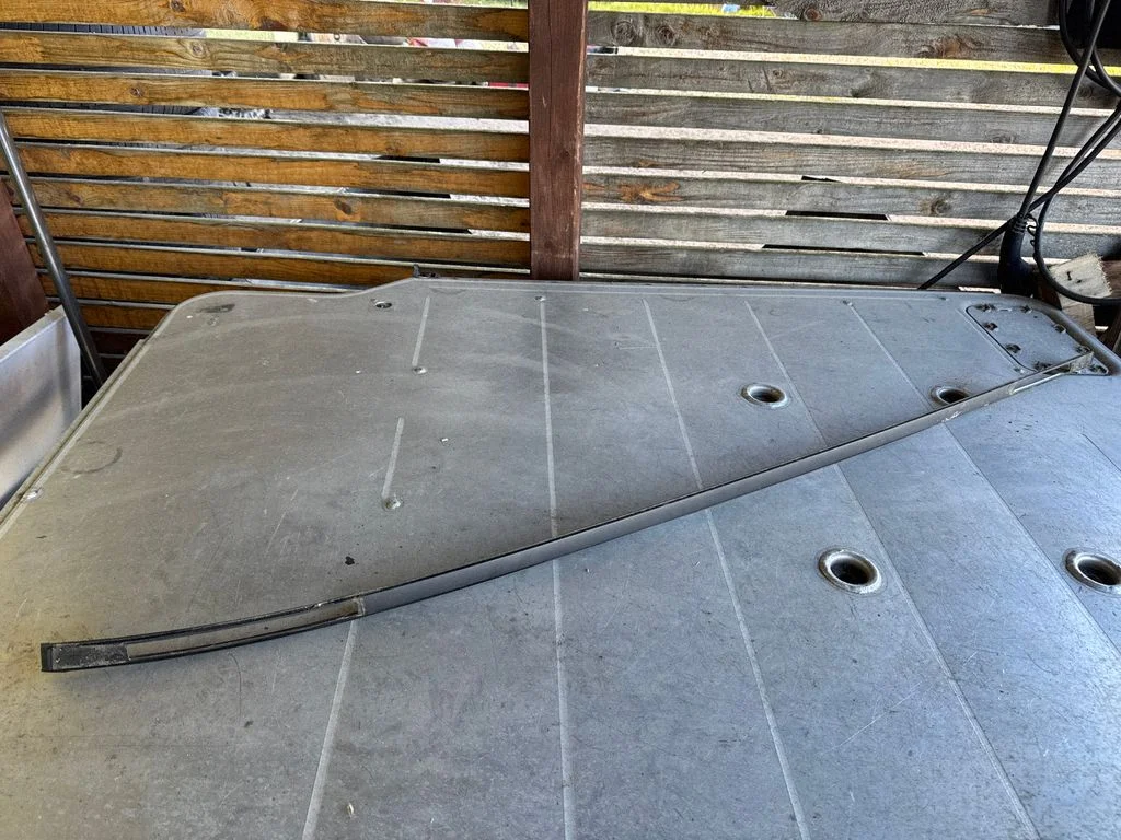 Jumta apdares līste „moldings" – labā