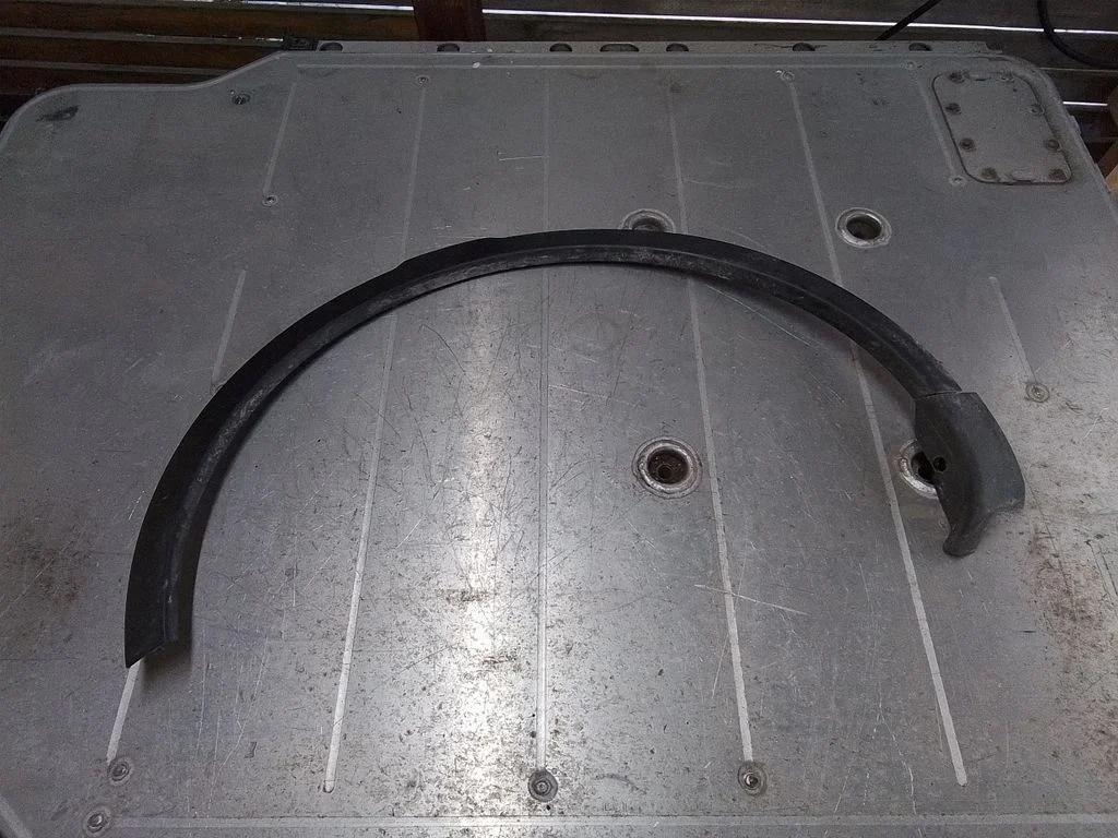 Fender trim (molding) – Land Rover Discovery Sport (2014-)