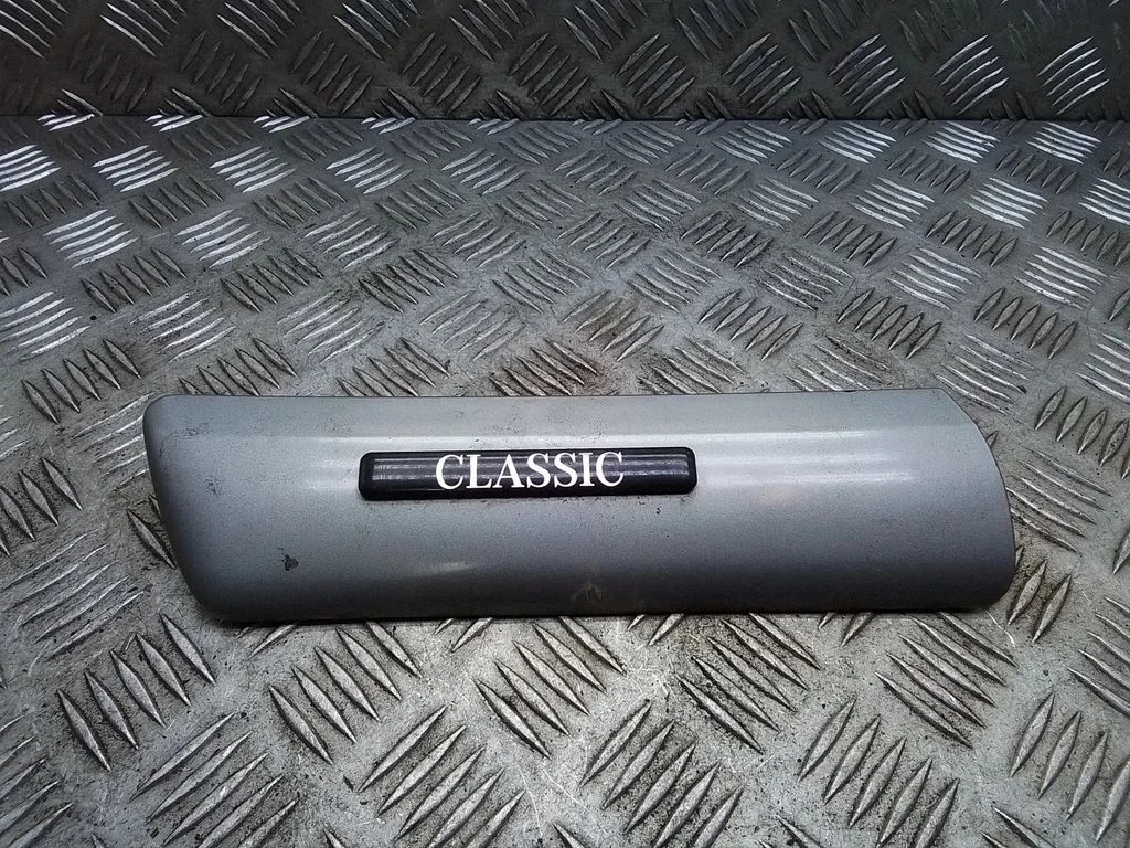 Fender trim (molding) – Mercedes-Benz E-Class W210 (1995-2002)