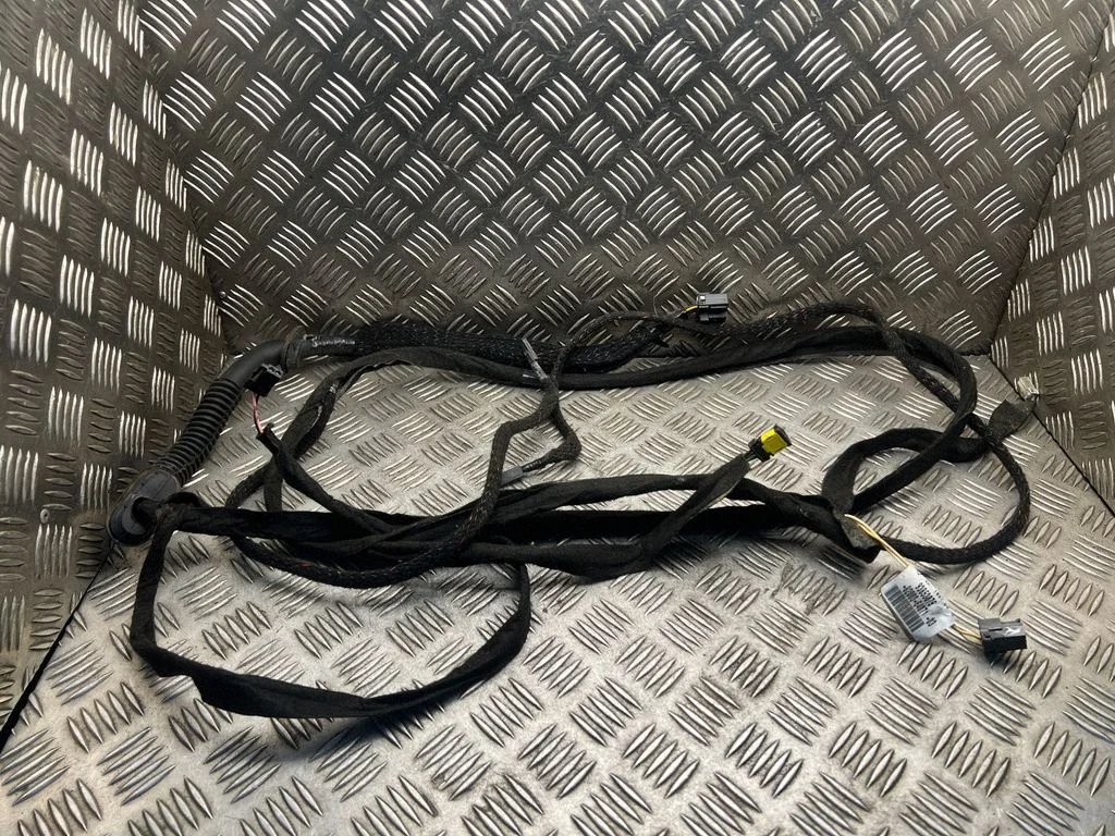 Bagāžnieka vāka vadu instalācija – Opel Vivaro (2001-2014)