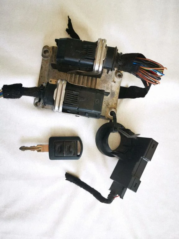 Käivituskomplekt (ECU ja lukukomplekt) – Opel Vectra C (2005-2009)