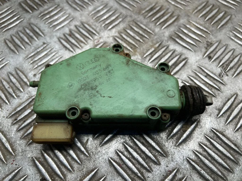 Centrālās atslēgas motoriņš 701959783