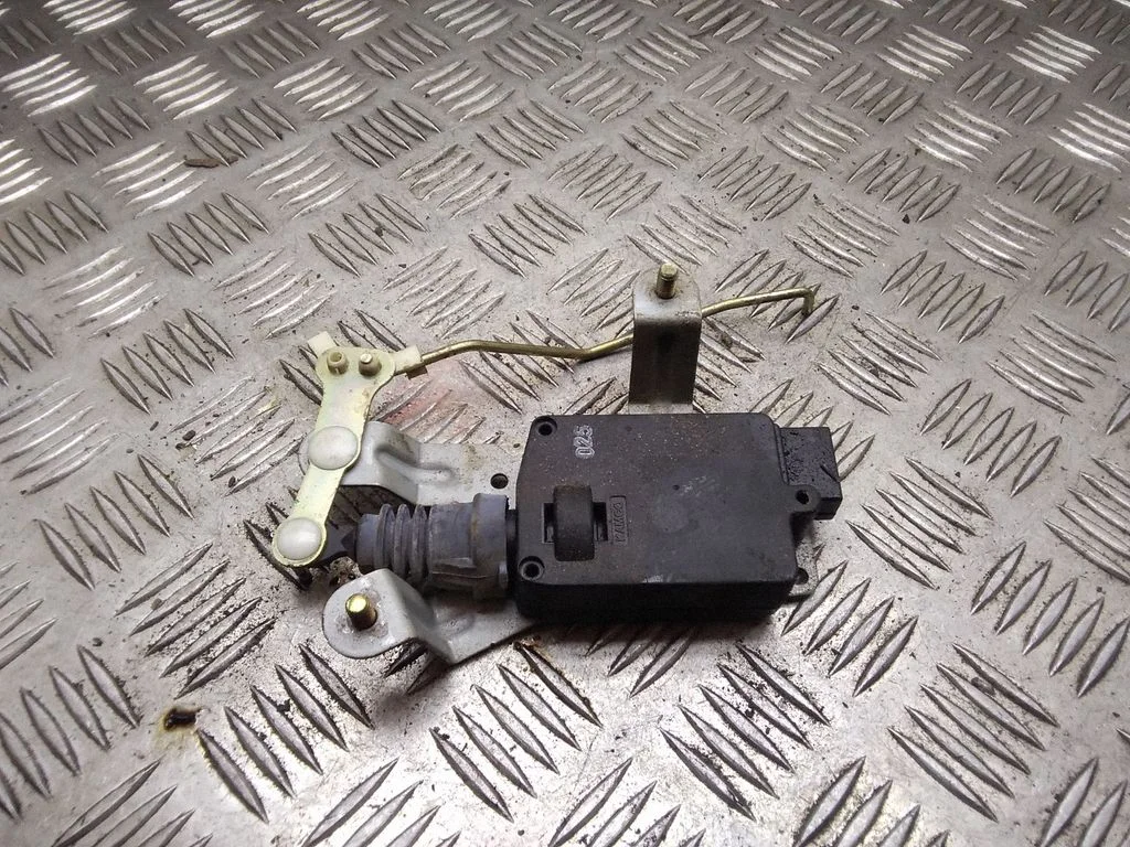Central locking motor – Hyundai Santa Fe (2000-2006)