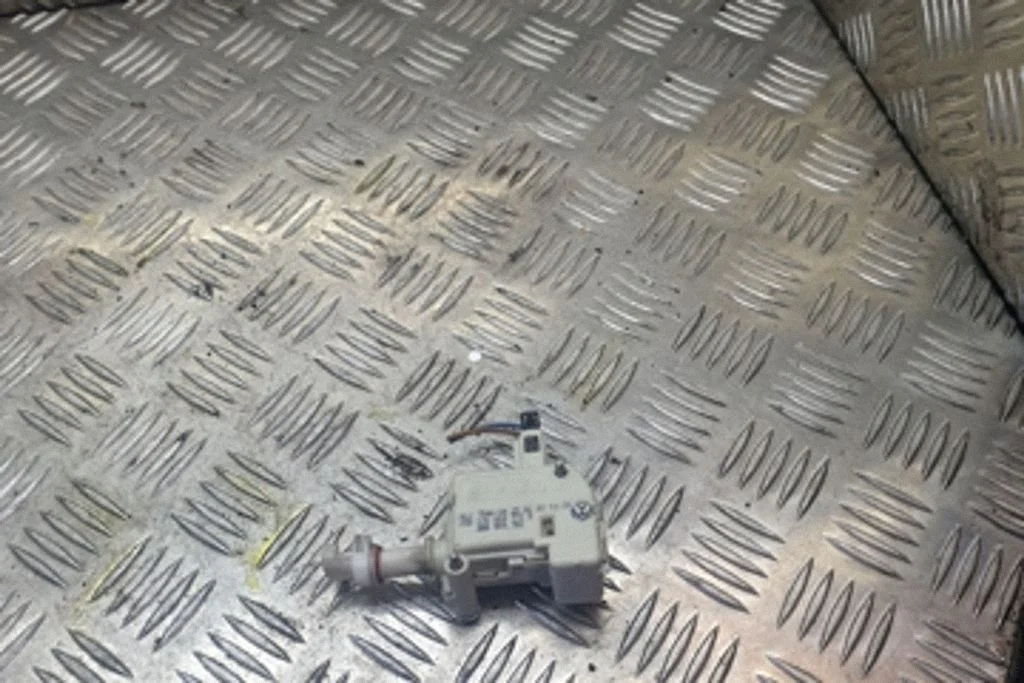 Central locking motor 3B0959782