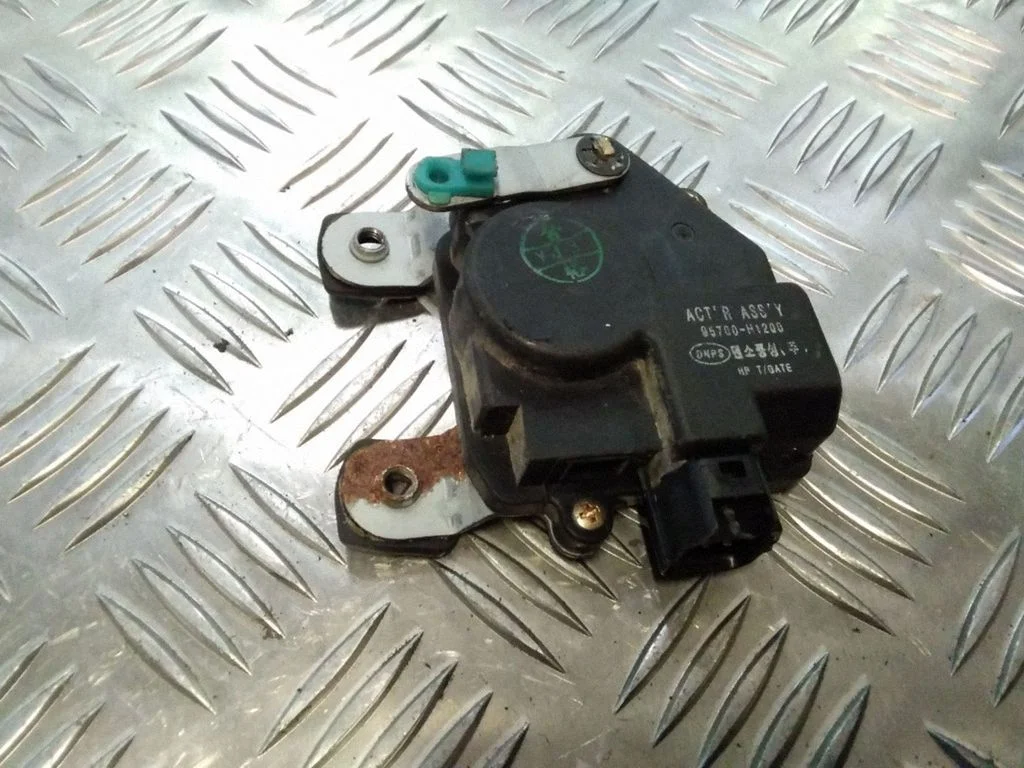 Tailgate boot lock/latch motor