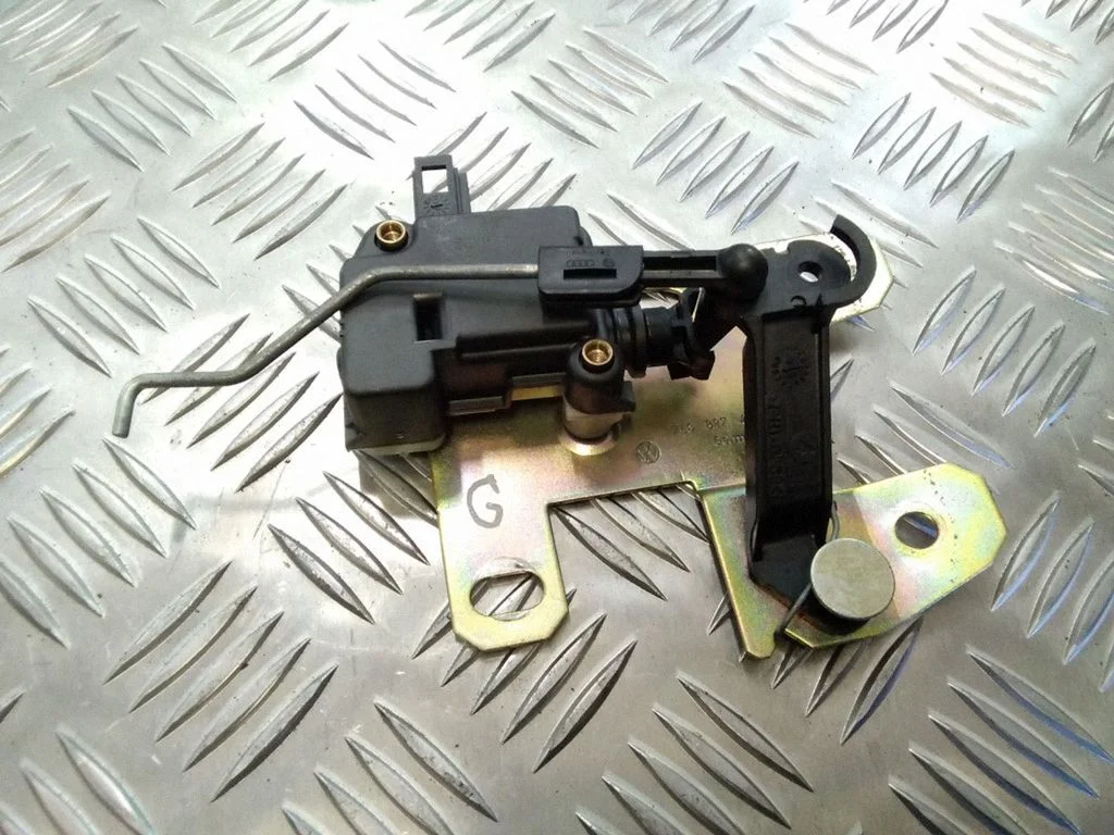 Tailgate boot lock/latch motor – Volkswagen Touareg I (2002-2010)