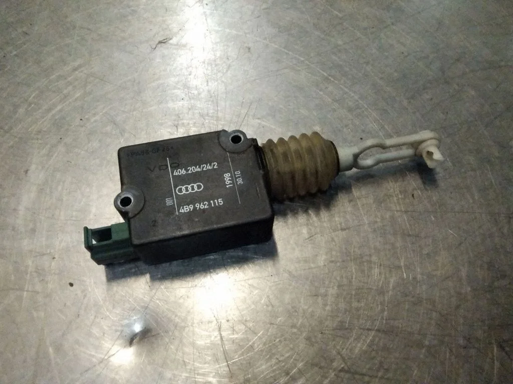 Tailgate boot lock/latch motor – Audi A6 S6 C5 4B (1997-2005)